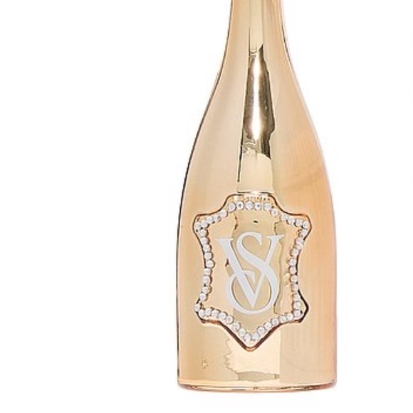 Victoria's Secret
Collector's Edition 3-Piece Holiday Glass Ornaments Gift Set - Picture 7 of 8